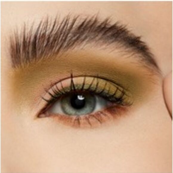 MAC Powderkiss Eyeshadow in Per-Suede Me (Matcha Makeup) - Picture 8 of 13